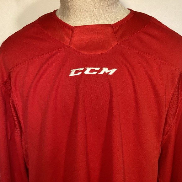 NWT CCM practice hockey jersey men’s size large Red with White - Picture 2 of 16